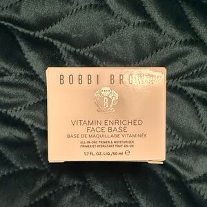 Bobbi Brown Vitamin Enriched Face Base
